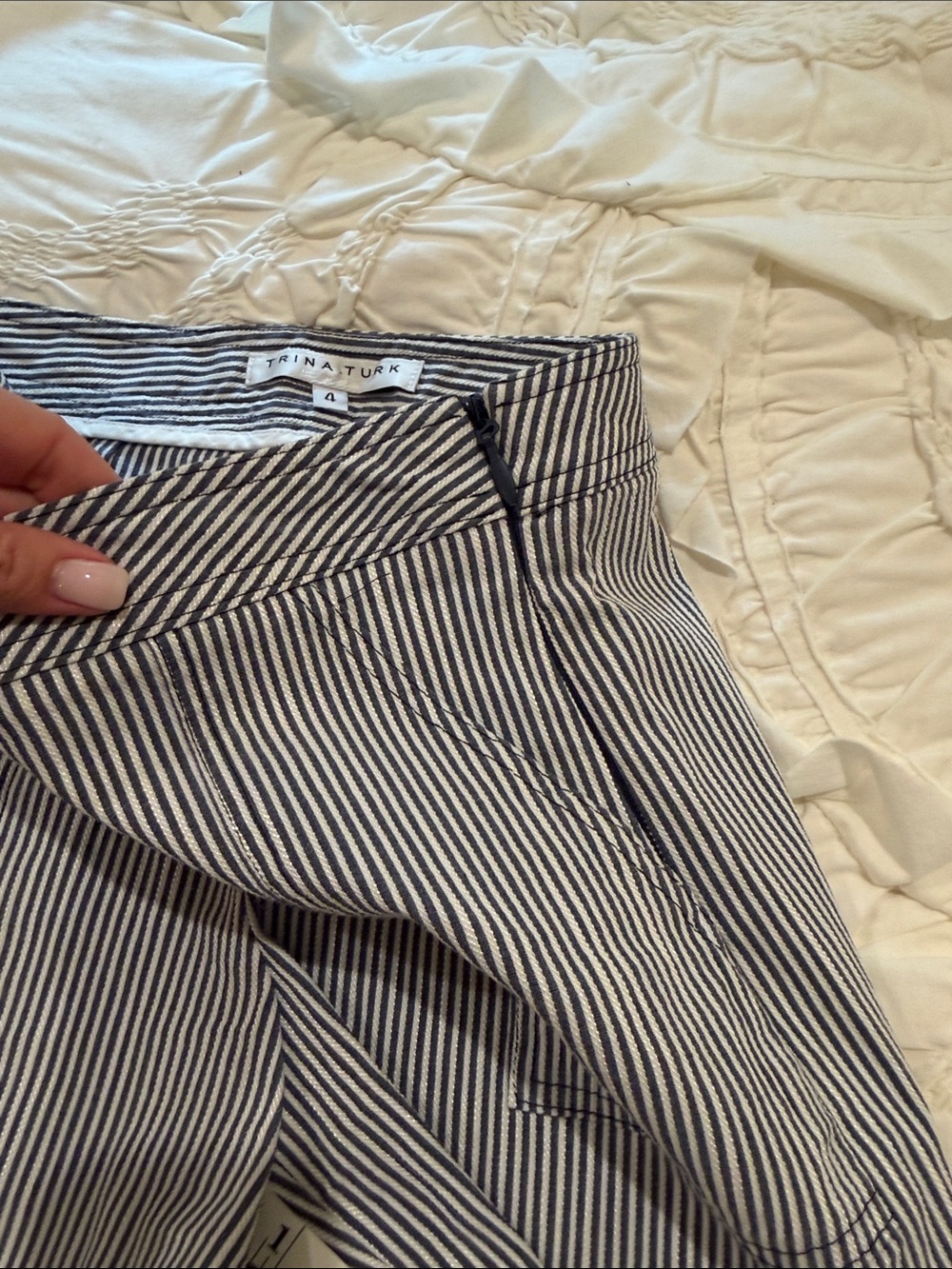 Trina Turk Navy & White Striped Shorts, sz 4 - Picture 4 of 5
